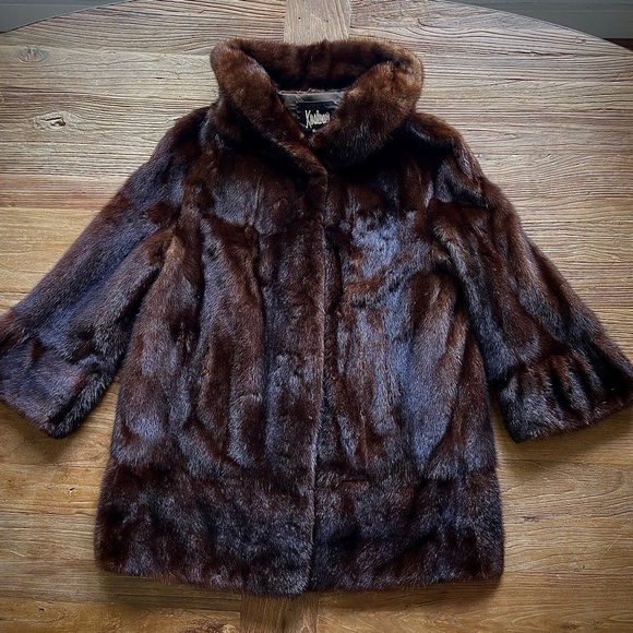 SOLD:Spectacular designer Mink coat with detailing on cuffs and shoulder. Size L - Picture 13 of 15